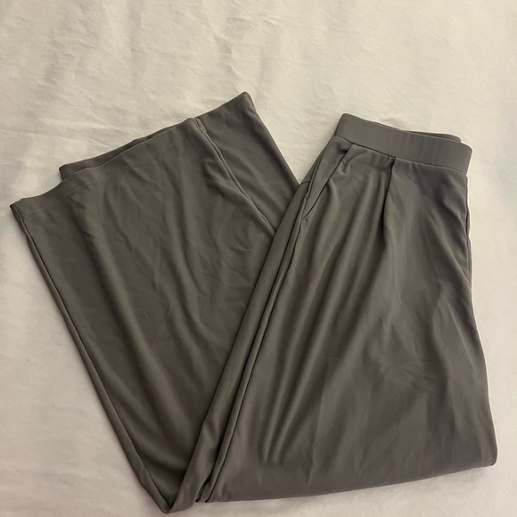 Halara • Flex High Waisted body sculpt waist slimming side pocket wide leg pant - Picture 9 of 9